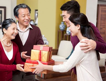 20+ MÓN QUÀ TẶNG MẸ, BÁO HIẾU KHIẾN MẸ VUI LÒNG