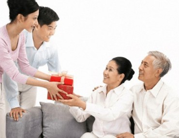 CÁCH LỰA CHỌN MÓN QUÀ Ý NGHĨA CHO NGƯỜI GIÀ CAO TUỔI, QUÀ CHÚC THỌ 