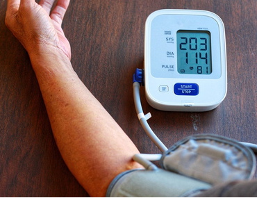 Huyết áp cao: Nhận biết triệu chứng, nguyên nhân và cách điều trị