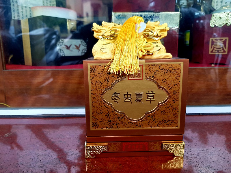 Hộp đông trùng hạ thảo Tây Tạng chạm rồng