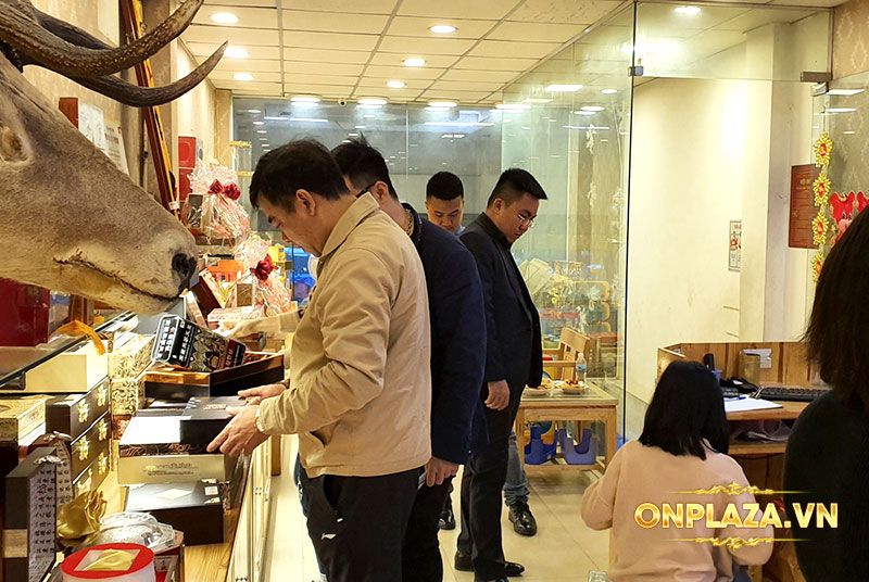 Cao Hoàng Hậu đặc biệt loại 500g hộp màu nâu NS038 10