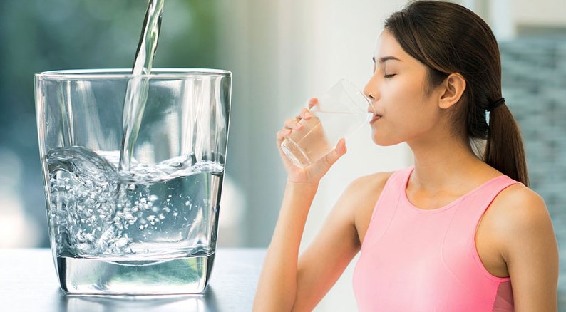 Uống nhiều nước giúp huyết áp ổn định